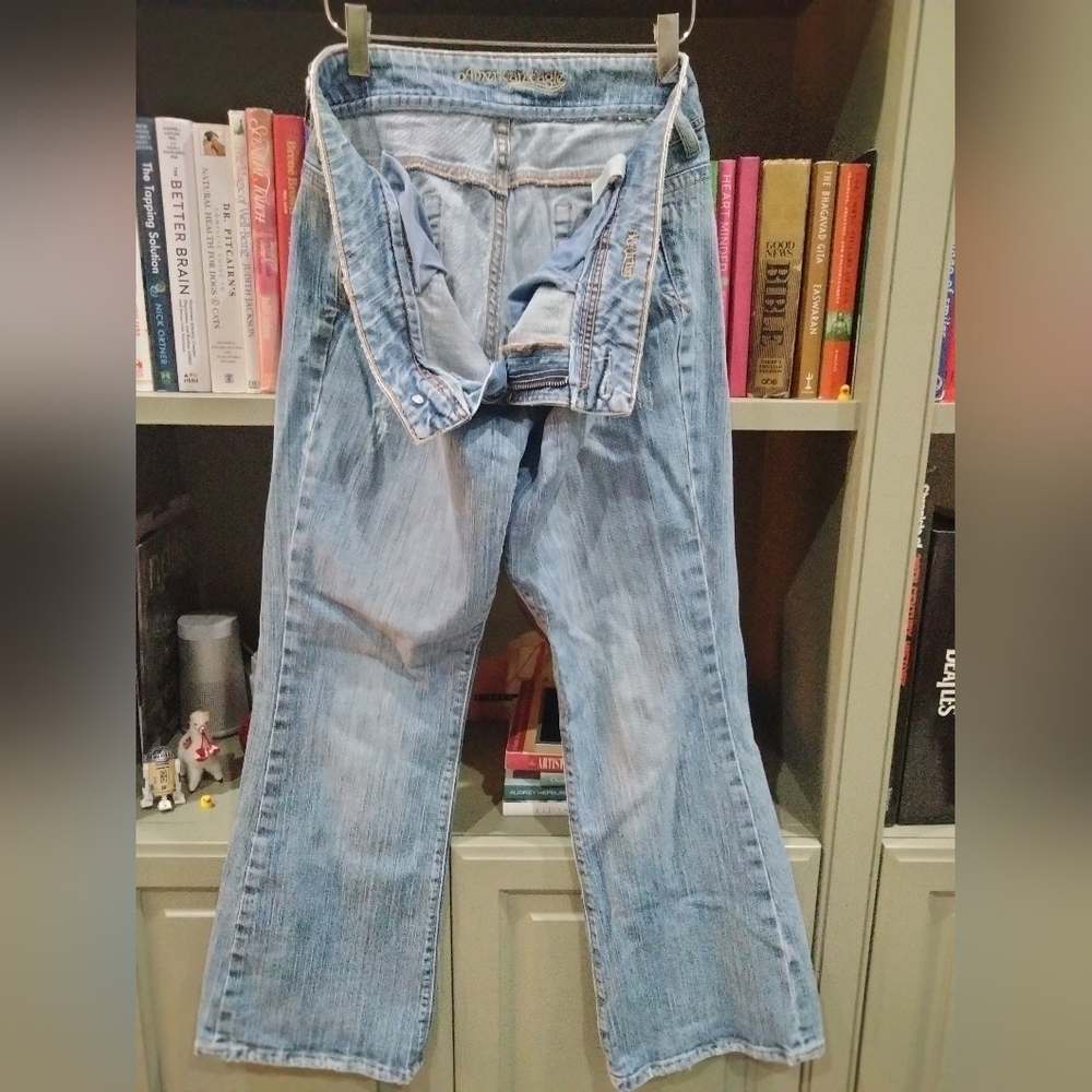 Y2K American Eagle Women’s Jeans – Light Wash, Distressed Denim, AE Branding - Picture 2 of 6